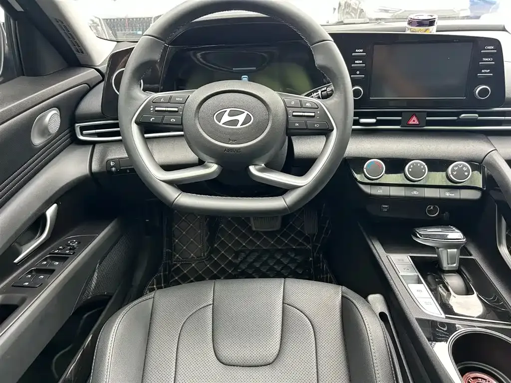 Hyundai Elantra 2023 из CN, фото 8