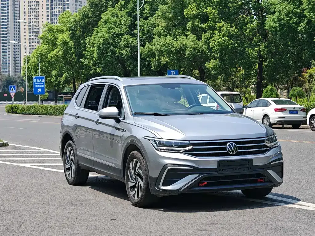 Volkswagen Tiguan L 2022 из CN, фото 2