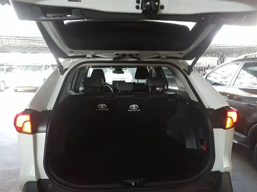 Toyota RAV4 2021 из CN, фото 2