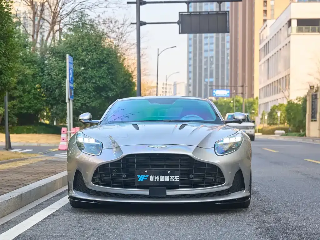Aston Martin DB12 2024 из CN, фото 9