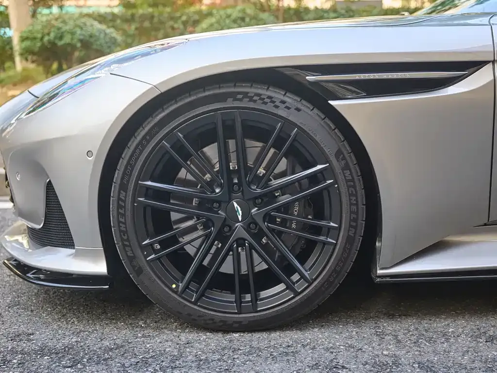 Aston Martin DB12 2024 из CN, фото 4