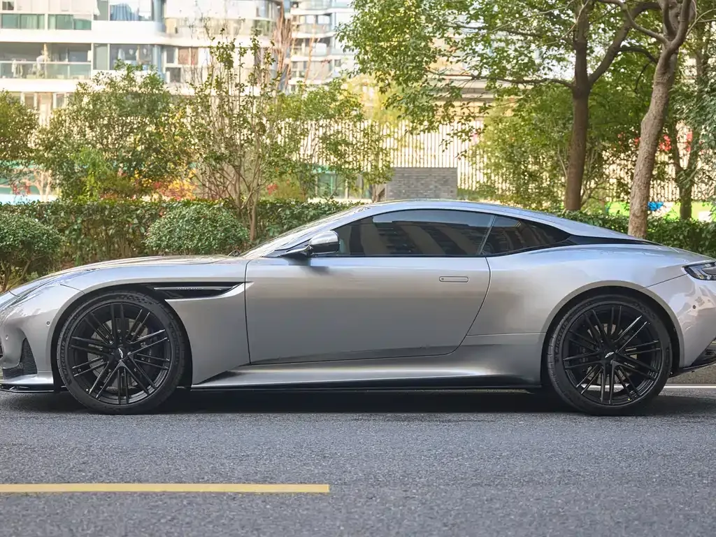 Aston Martin DB12 2024 из CN, фото 5