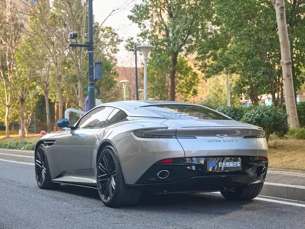 Aston Martin DB12 2024 из CN, фото 8