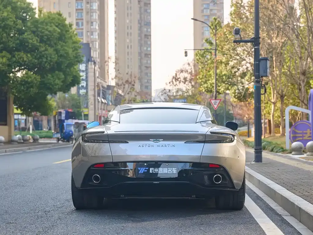 Aston Martin DB12 2024 из CN, фото 6