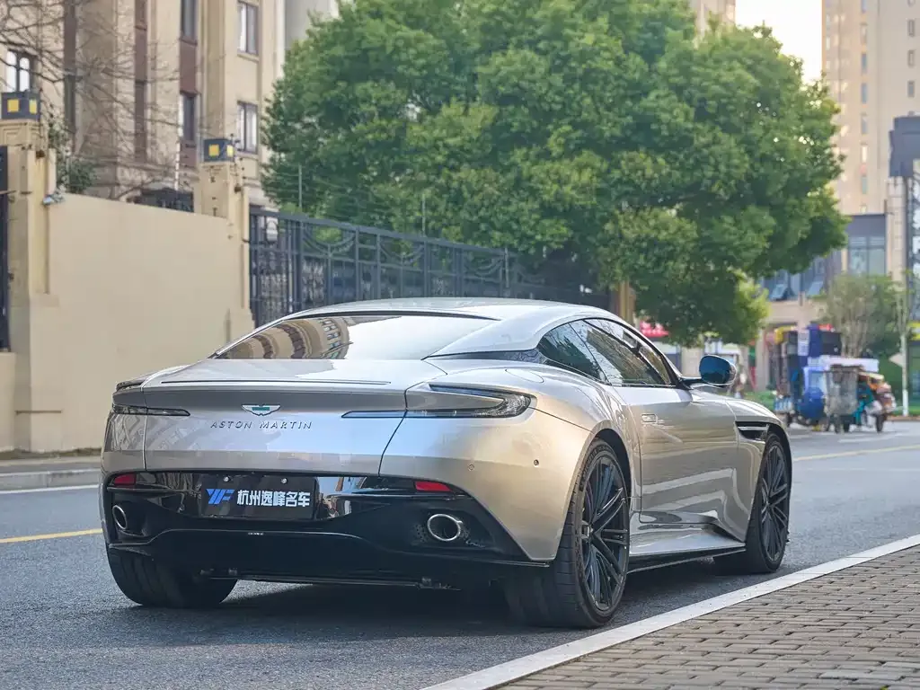 Aston Martin DB12 2024 из CN, фото 3
