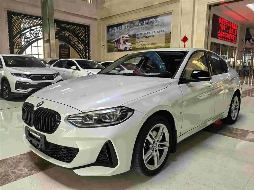 BMW 1 Series 2022 из CN, фото 1
