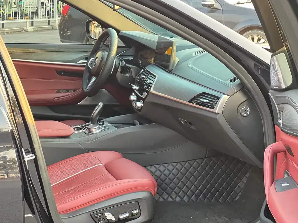 BMW 5 Series 2021 из CN, фото 10