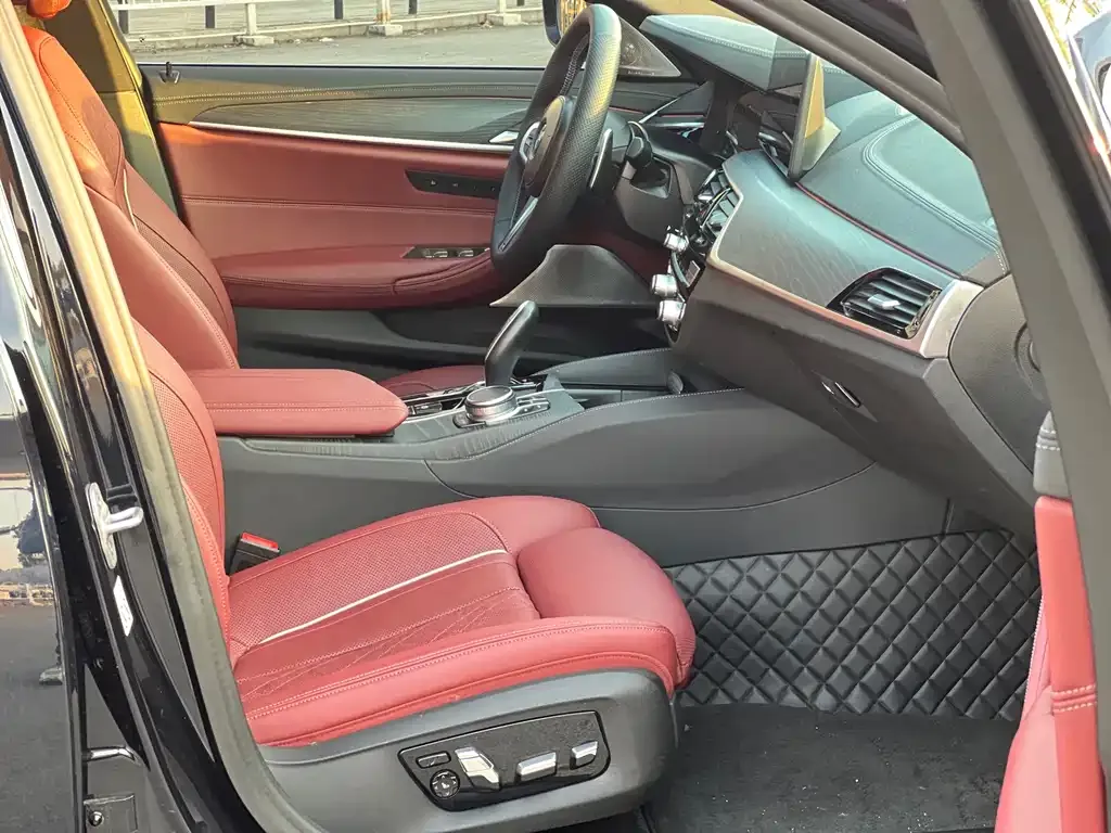 BMW 5 Series 2021 из CN, фото 5