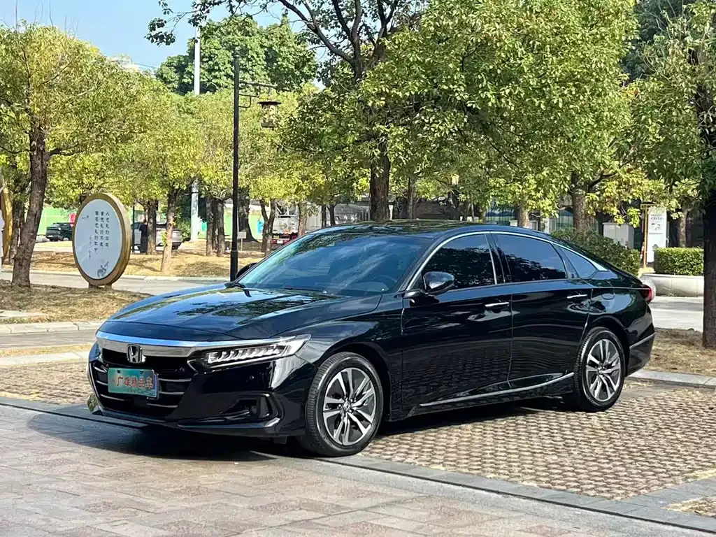 Honda Accord — фото 1