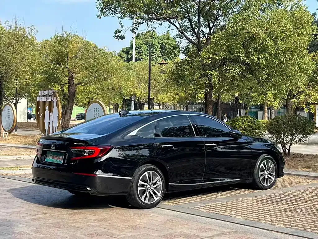 Honda Accord — фото 9