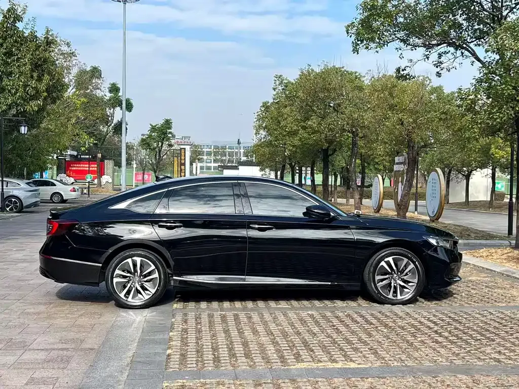 Honda Accord — фото 8