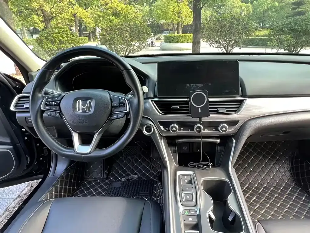 Honda Accord — фото 7