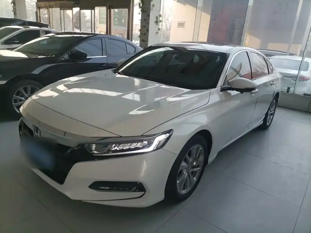 Honda Accord — фото 1