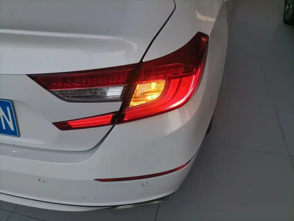 Honda Accord — фото 8