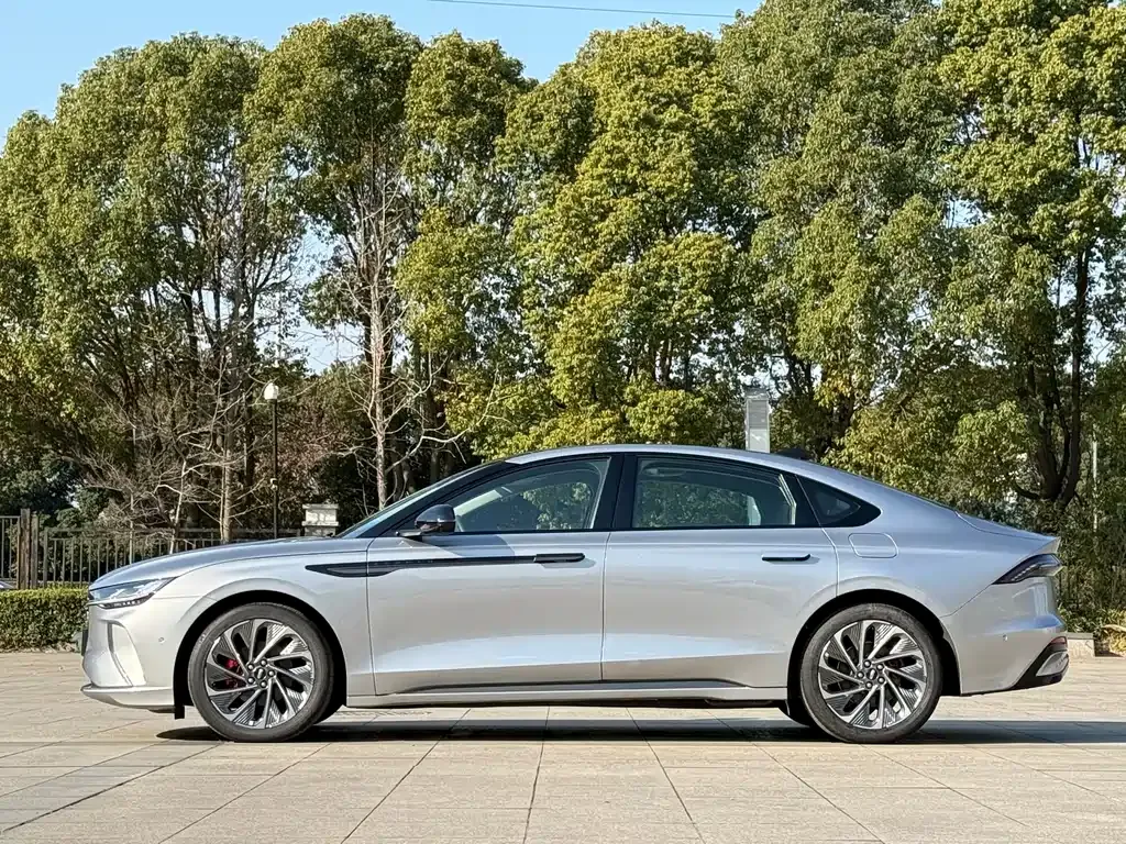 Lincoln Z 2024 из CN, фото 8