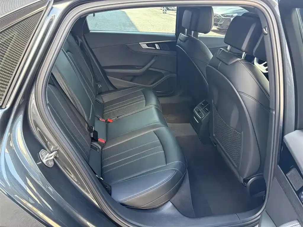 Audi A4L 2024 из CN, фото 6