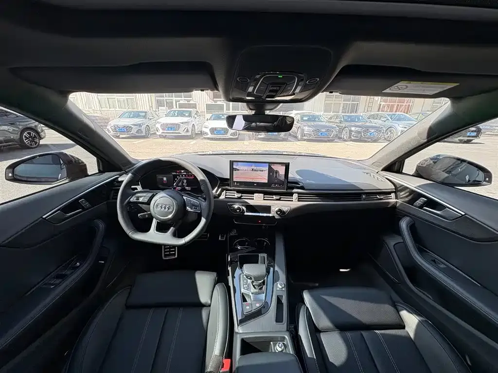 Audi A4L 2024 из CN, фото 2