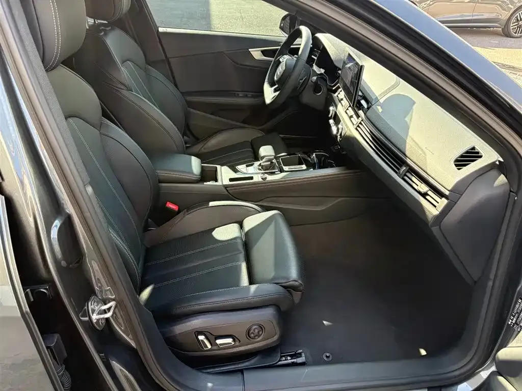 Audi A4L 2024 из CN, фото 9