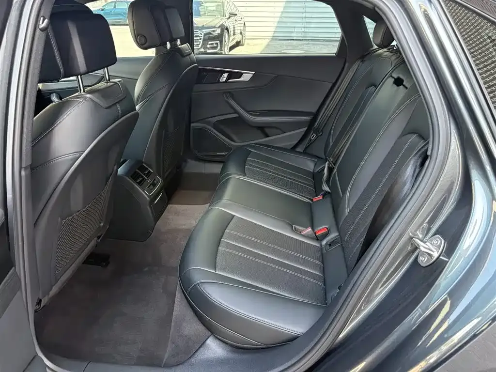 Audi A4L 2024 из CN, фото 7