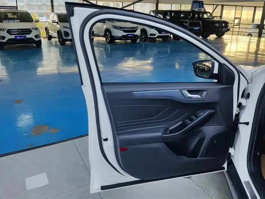 Ford Focus 2021 из CN, фото 6