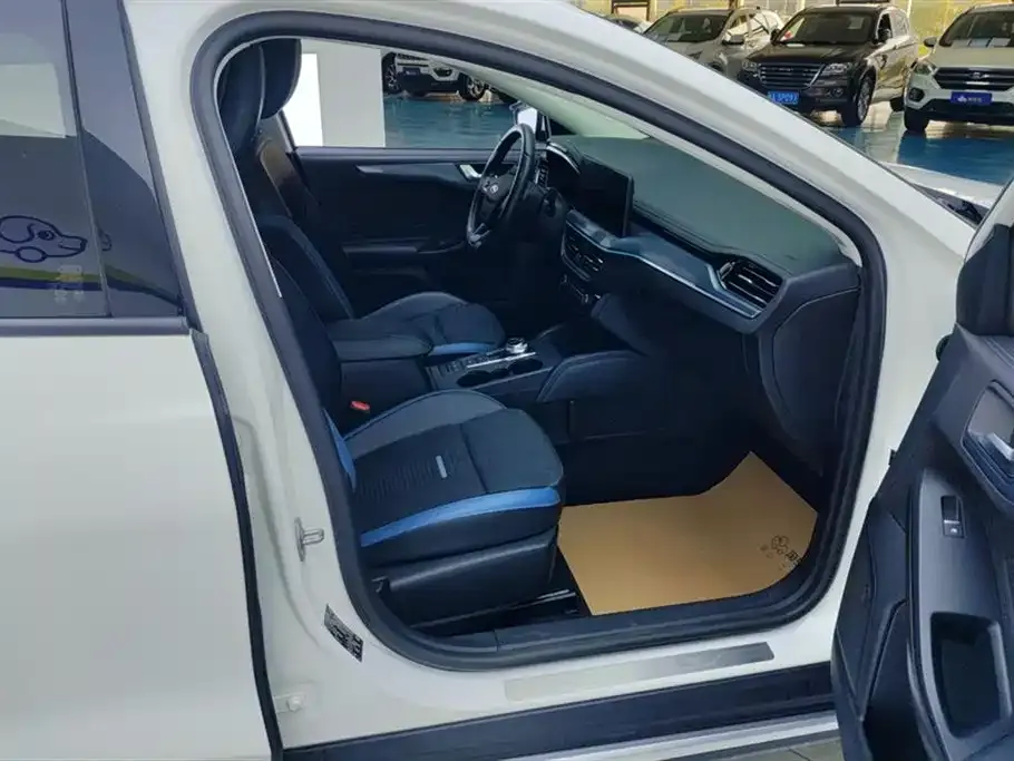 Ford Focus 2021 из CN, фото 2