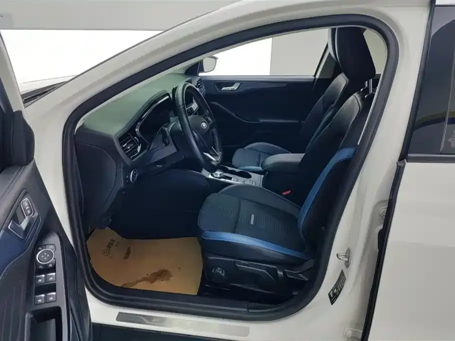 Ford Focus 2021 из CN, фото 9