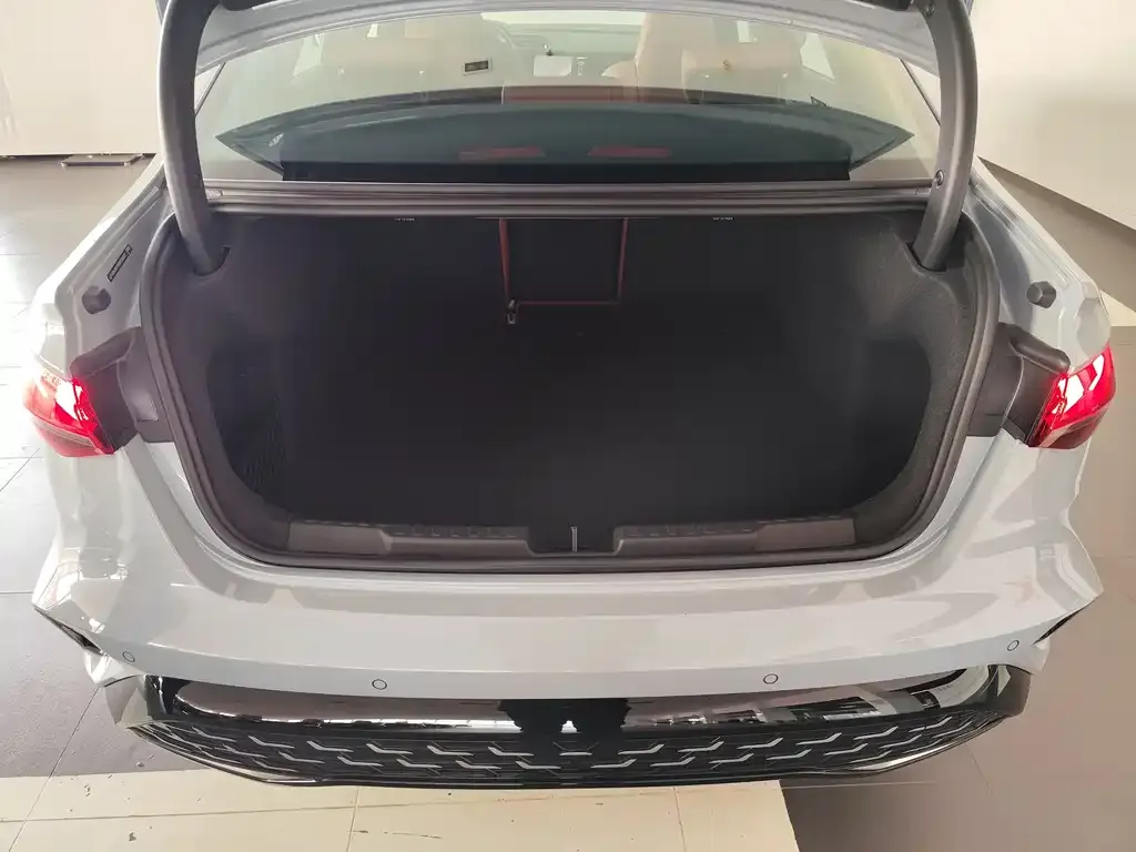 Audi A3 2024 из CN, фото 5