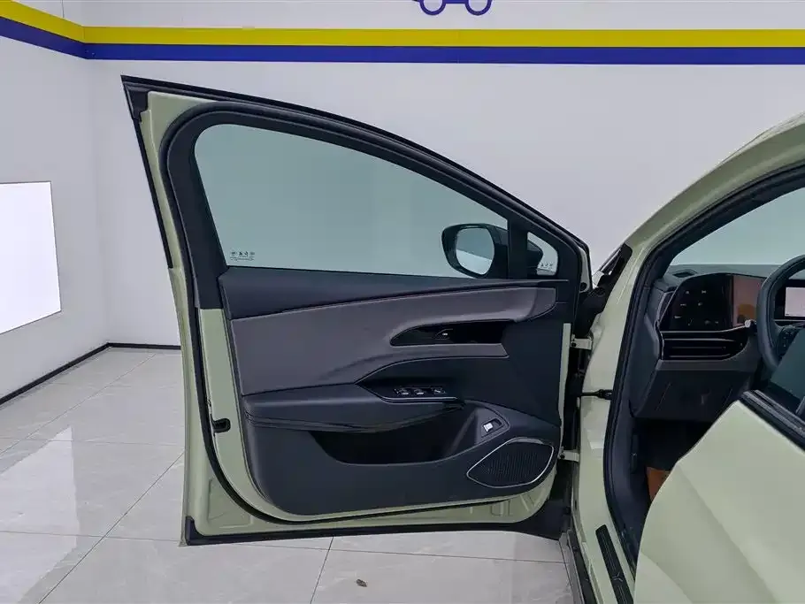 Hongqi EH7 2024 из CN, фото 3