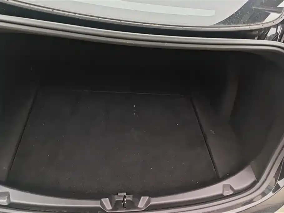 Tesla Model 3 — фото 3