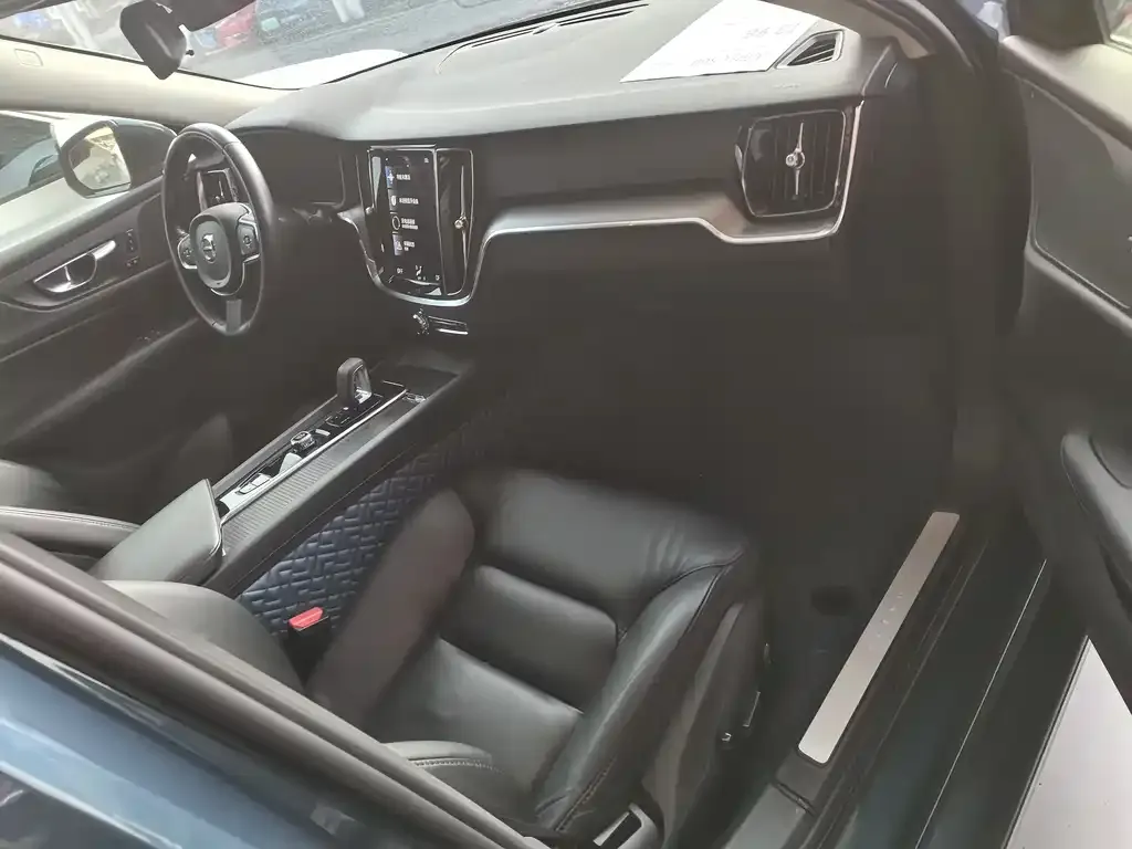 Volvo S60 2022 из CN, фото 3