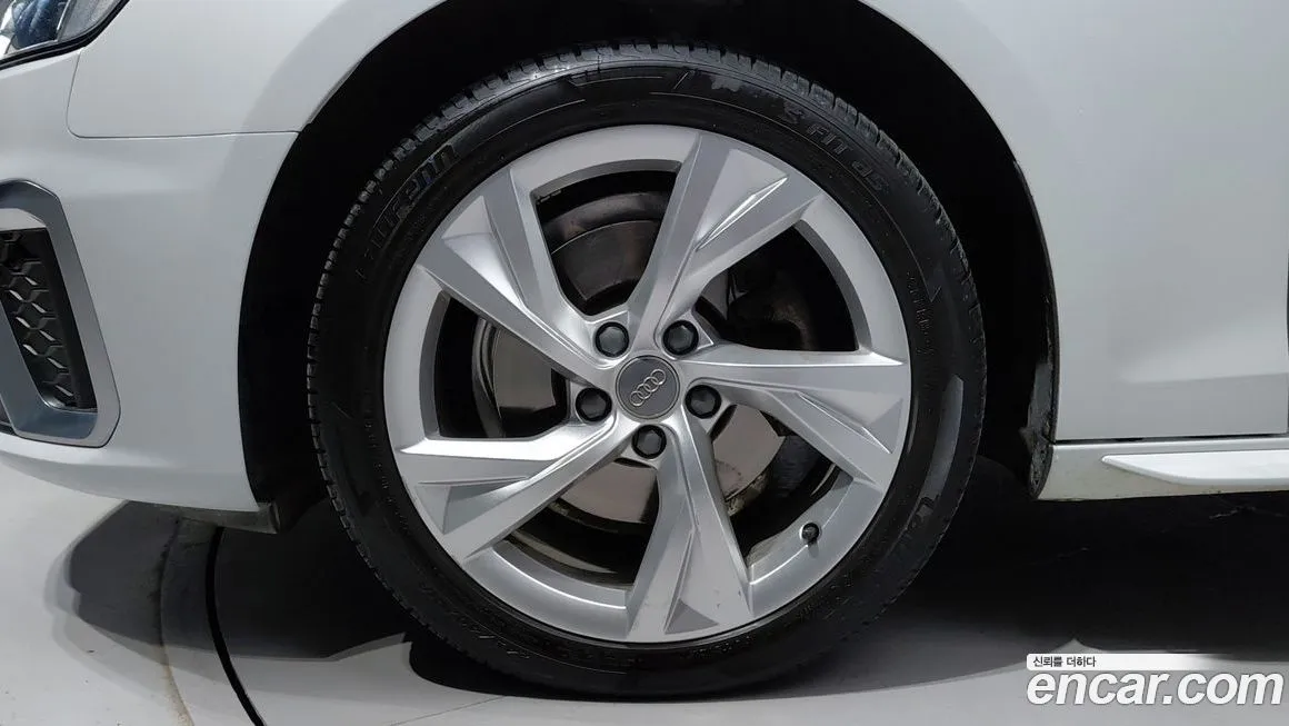 Audi A4 2021 из KR, фото 2