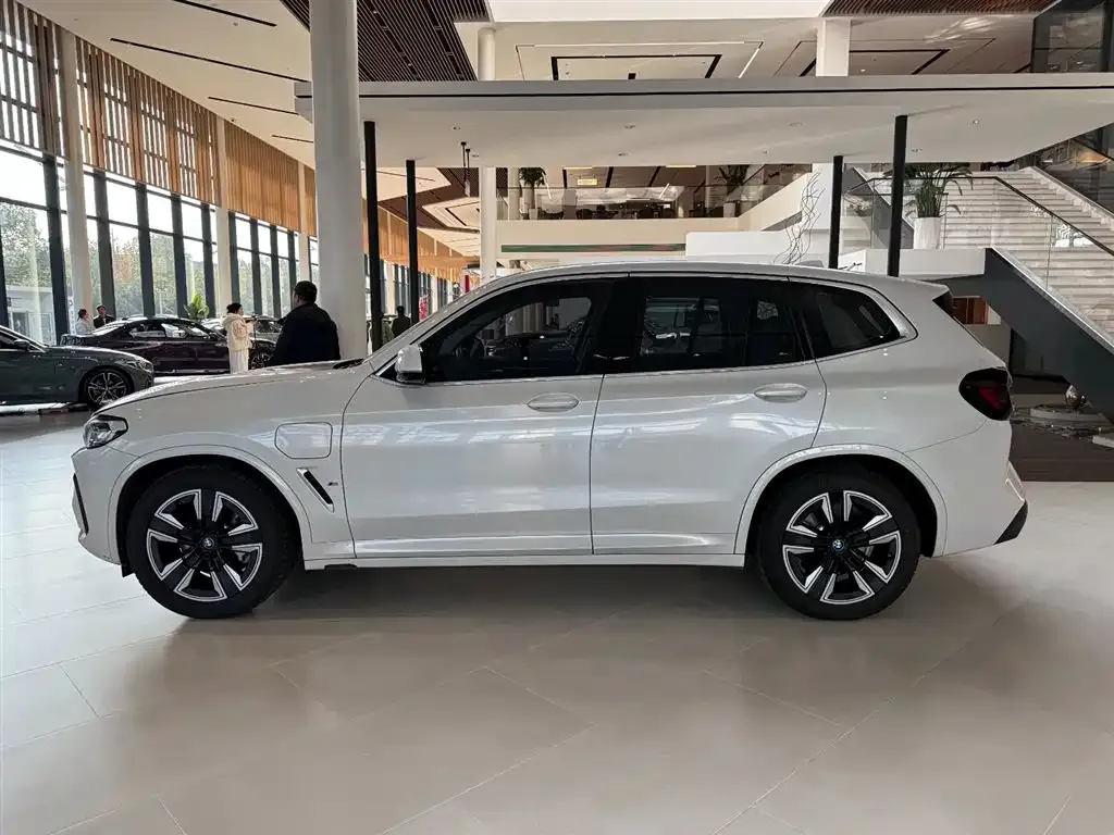 BMW iX3 2024 из CN, фото 5