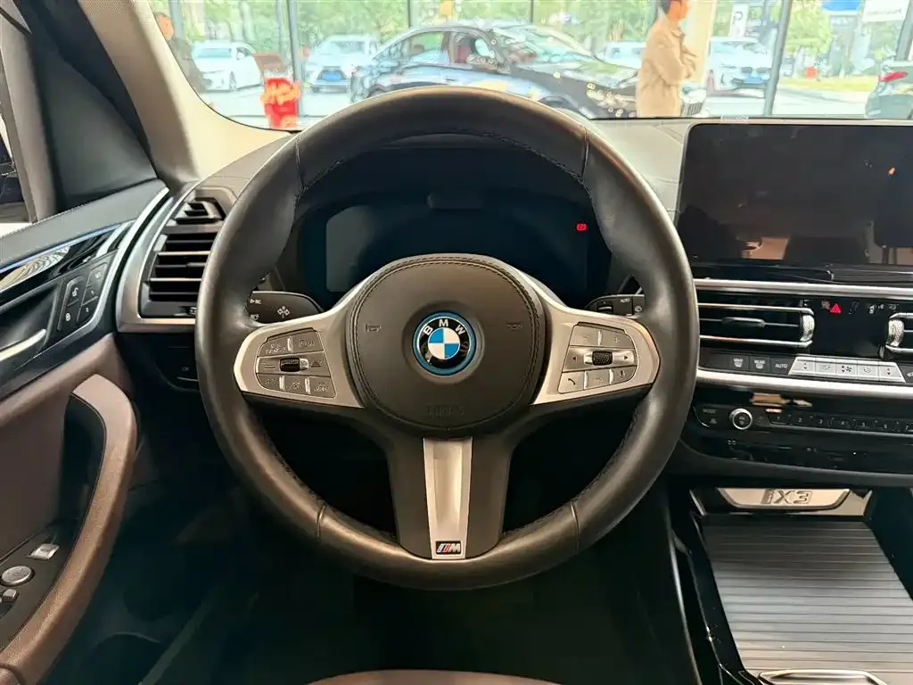 BMW iX3 2024 из CN, фото 2