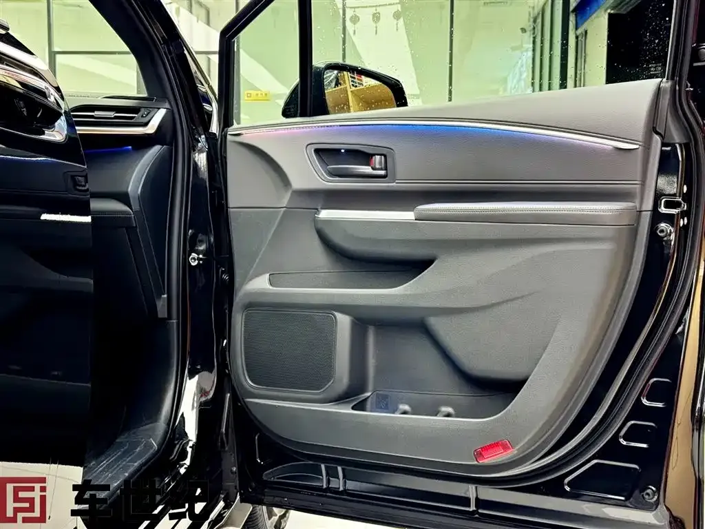 Toyota Granvia 2025 из CN, фото 2