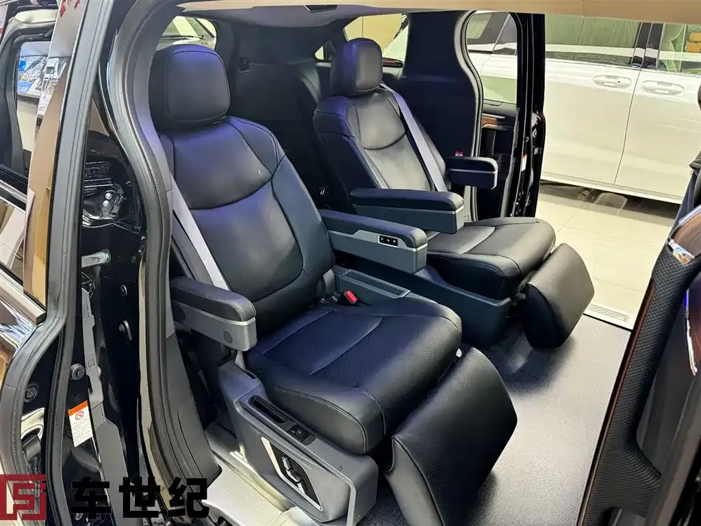 Toyota Granvia 2025 из CN, фото 9
