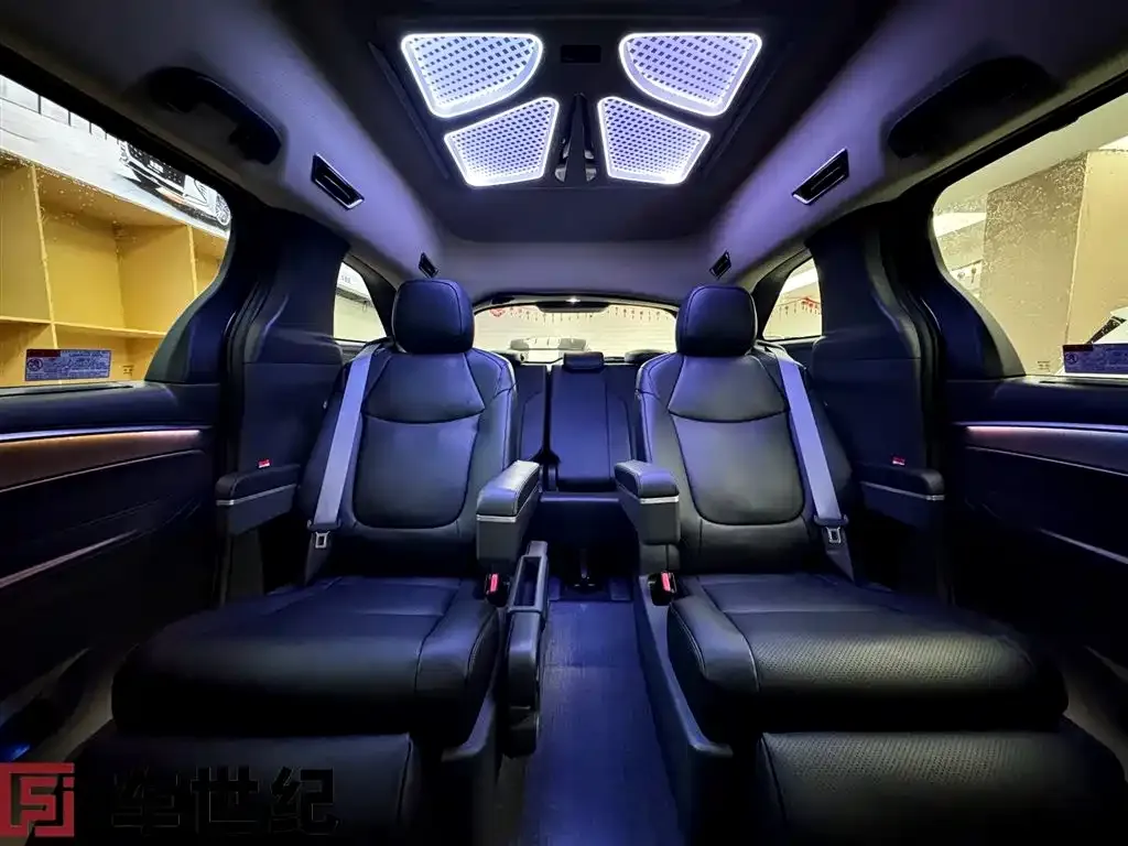 Toyota Granvia 2025 из CN, фото 3