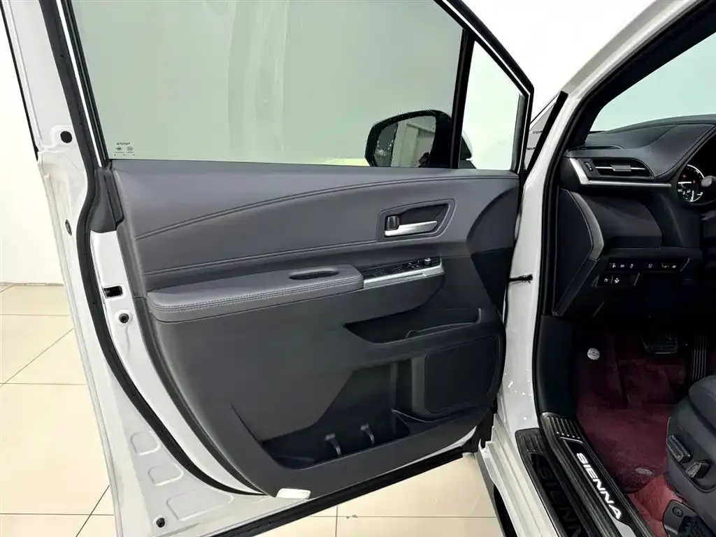 Toyota Sienna 2025 из CN, фото 8