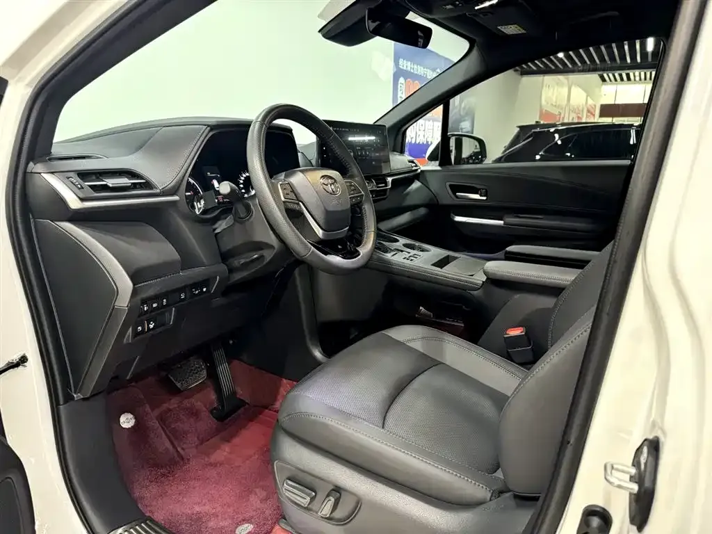 Toyota Sienna 2025 из CN, фото 9