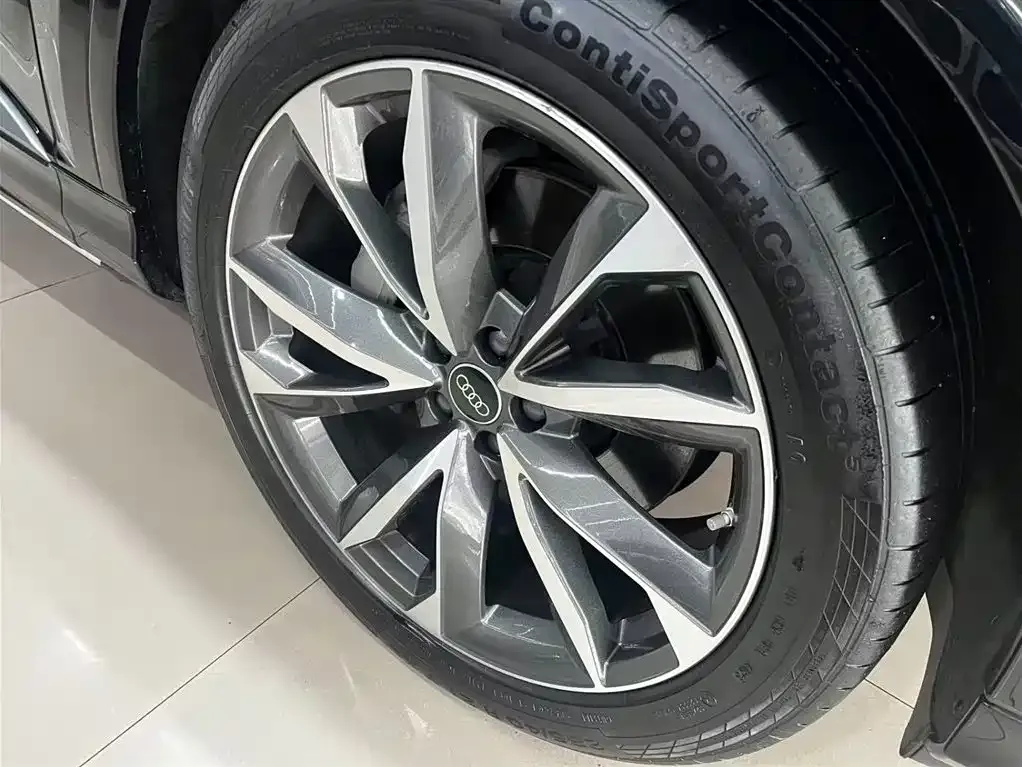 Audi Q7 2024 из CN, фото 5