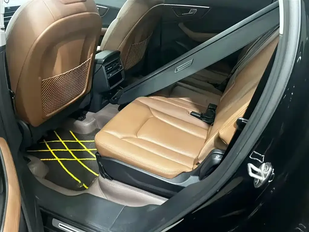 Audi Q7 2024 из CN, фото 3