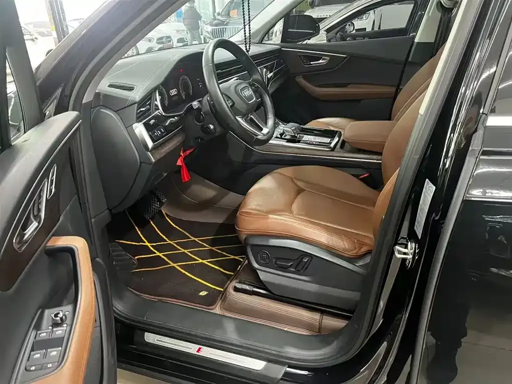 Audi Q7 2024 из CN, фото 8