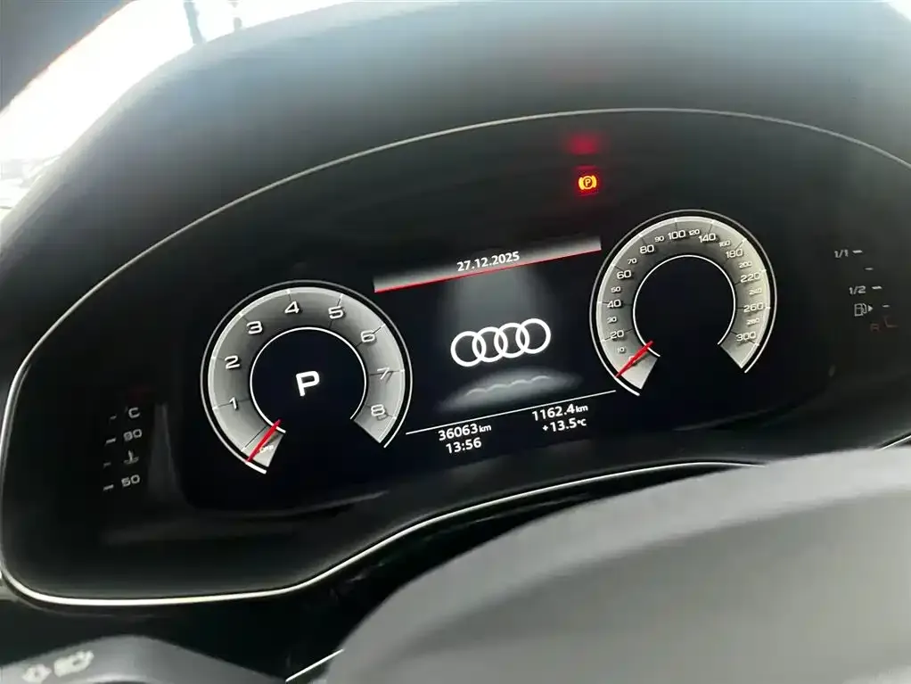 Audi Q7 2024 из CN, фото 2