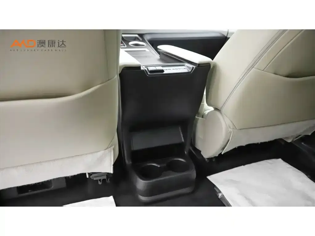 Toyota Granvia 2023 из CN, фото 3
