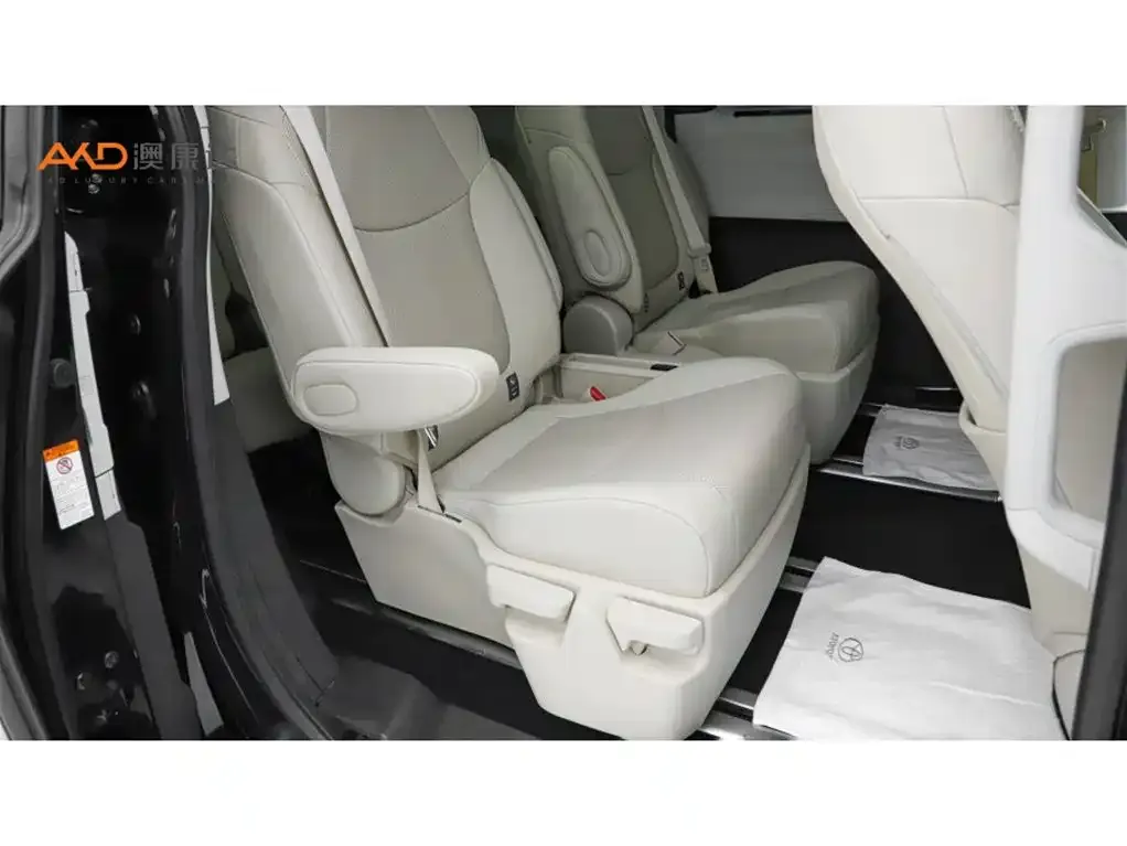 Toyota Granvia 2023 из CN, фото 4