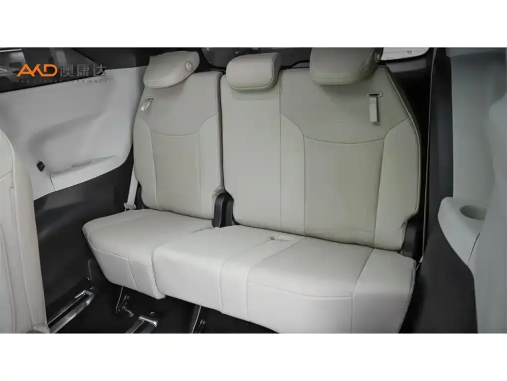 Toyota Granvia 2023 из CN, фото 10