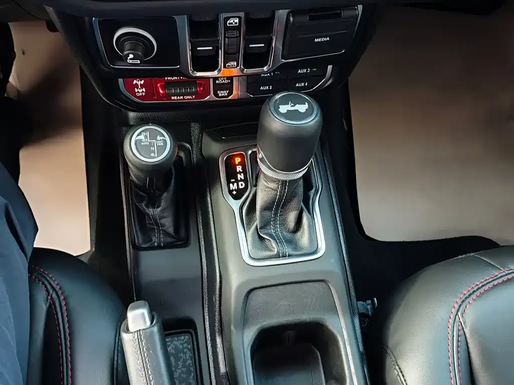 Jeep Wrangler 2024 из CN, фото 2