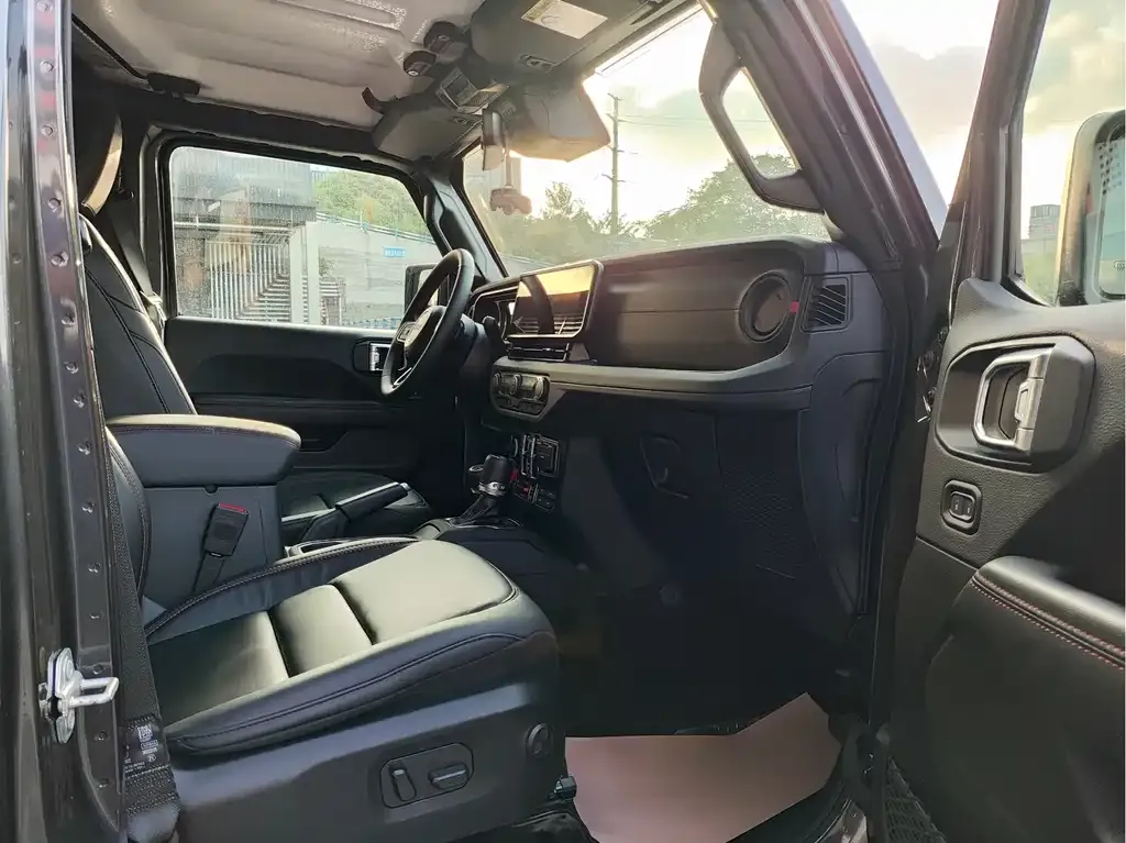 Jeep Wrangler 2024 из CN, фото 7