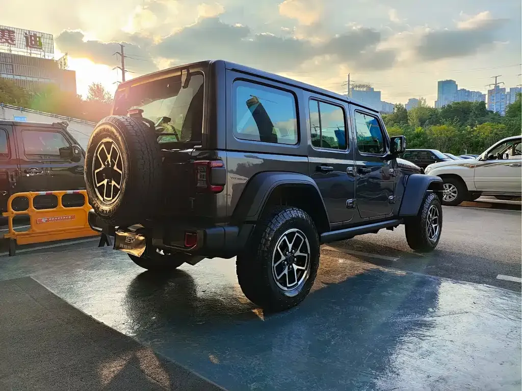 Jeep Wrangler 2024 из CN, фото 8