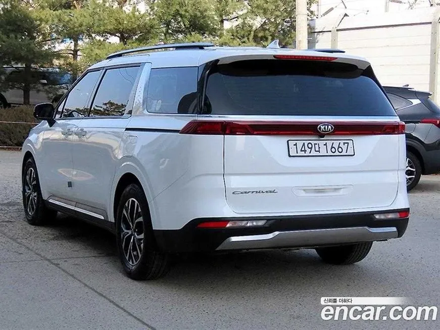 Kia Carnival — фото 4