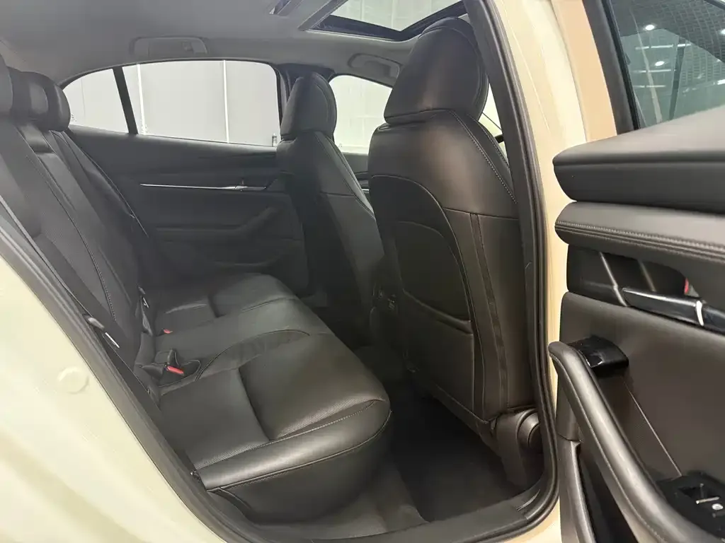 Mazda 3 Axela 2022 из CN, фото 3
